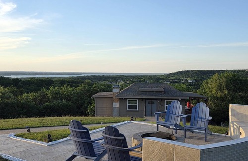 Cedar Hill Cabin | Spectacular View: PrivateBeautiful Studio Cabin-Close to Dallas FIFA Cup Stadium