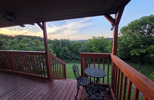 Cedar Hill Cabin | Spectacular View: PrivateBeautiful Studio Cabin-Close to Dallas FIFA Cup Stadium