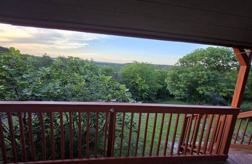 Cedar Hill Cabin | Spectacular View: PrivateBeautiful Studio Cabin-Close to Dallas FIFA Cup Stadium