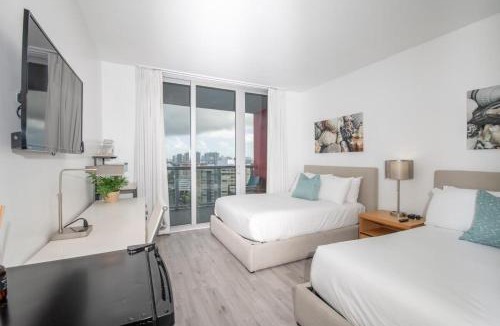 Hallandale Beach Hotel | Spectacular View wBalcony Pool