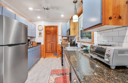 Royal Pines House | Spectacular Views! -Great Location-Hot Tub-Dreamy Porch & Sun Room-Fenced Yd!