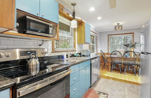 Royal Pines House | Spectacular Views! -Great Location-Hot Tub-Dreamy Porch & Sun Room-Fenced Yd!