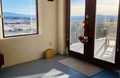 Arroyo Hondo House | Spectacular views on 2 quiet acres