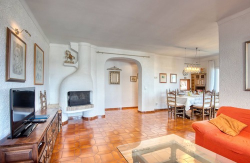 L'Escala Ski Chalet | SPECTACULAR VILLA WITH PRIVATE POOL IN MONTGÓ, L'ESCALA