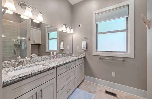 Chimney Rock House | Spectacular Waterfall Views! Chimney Rock Cottage - EV Charger