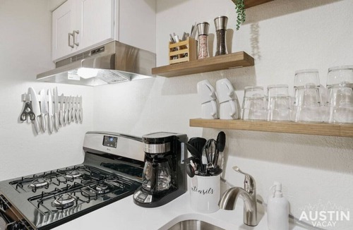 Hyde Park Apartment | Speedway #104 xxxxxx