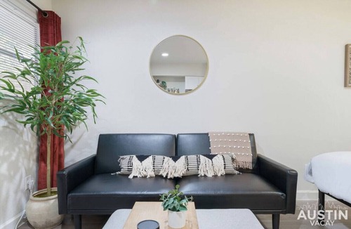 Hyde Park Apartment | Speedway #104 xxxxxx