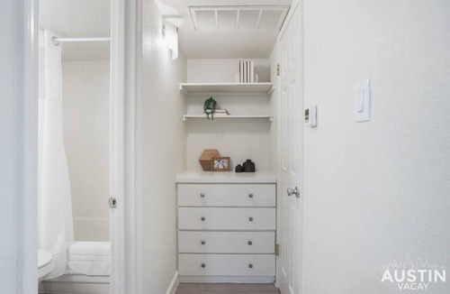Hyde Park Apartment | Speedway #104 xxxxxx