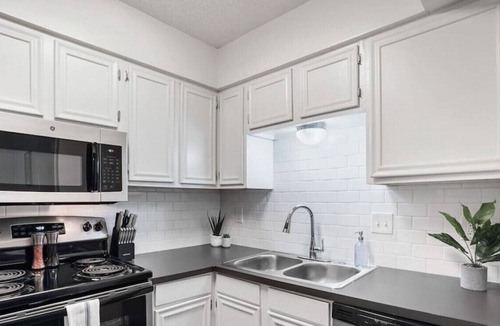 Hyde Park Apartment | Speedway #107 xxxxxx