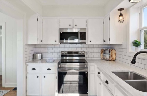 Shenandoah Cottage | Speedway 4BR Walk to Town Pet Friendly