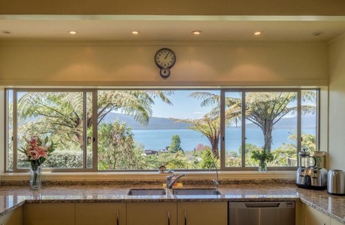 Lake Tarawera House | Spencer Lodge Lake Tarawera