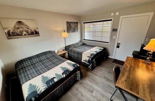 North Greece House | Spencerport - Cozy Cabin Inn, Sleep 4 - 2 Full Size Beds
