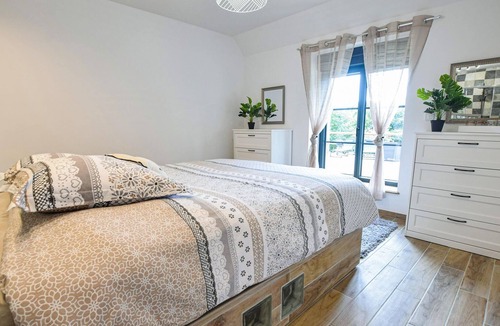 Le Gast House | Spend a dream vacation in a spacious and modern property in Le Gast.