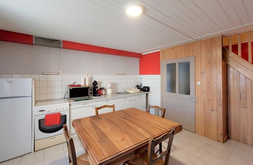 Chasnans House | Spend a relaxing vacation in this inviting cottage!