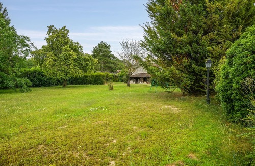 Sceaux-du-Gatinais House | Spend a relaxing vacation in this inviting vacation home with pool.