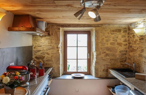 Bagnols-sur-Ceze House | Spend a relaxing vacation at this beautiful winery, ideally located in the countryside!
