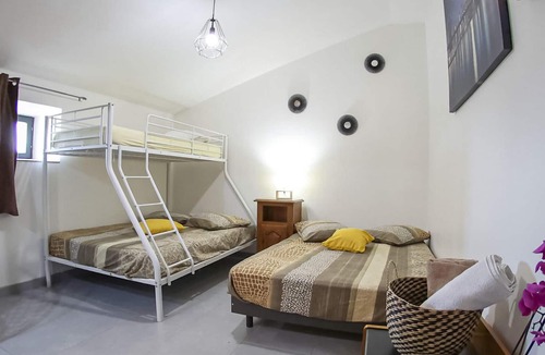 Bagnols-sur-Ceze House | Spend a relaxing vacation at this beautiful winery, ideally located in the countryside!