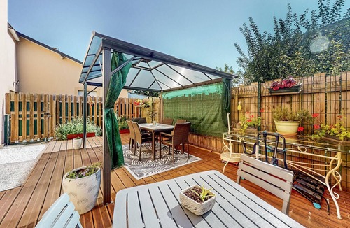 Dol-de-Bretagne House | Spend a relaxing time in the ideally located cottage.
