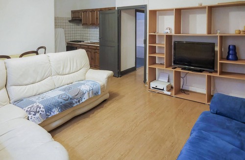 Vicdessos House | Spend a relaxing vacation with wonderful mountain views in this inviting vacation home!