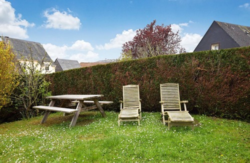 Touques House | Spend a wonderful holiday in this holiday home with pool access.
