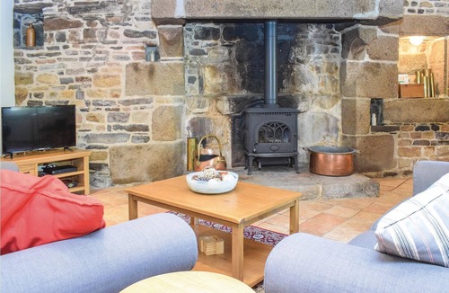 Viessoix House | Spend a wonderful time in this very comfortable house half.