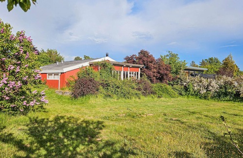 Bog By House | Spend a wonderful time with the family in this cozy vacation home.