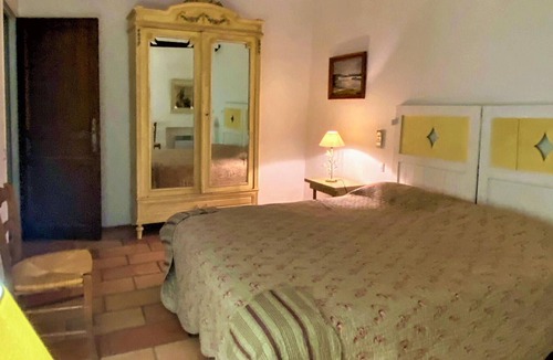 Sabran House | Spend a wonderful vacation with the family in this comfortable pool holiday home.