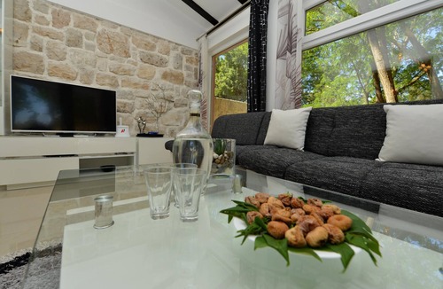 Brisevo House | Spend an unforgettable summer vacation with your loved ones at this well-maintained property with tw