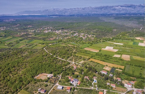 Brisevo House | Spend an unforgettable summer vacation with your loved ones at this well-maintained property with tw