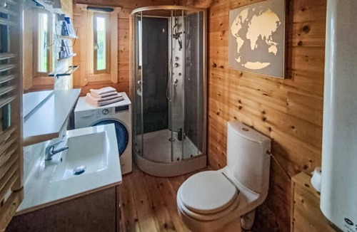 Bourbourg House | Spend an unforgettable vacation in this charming chalet.
