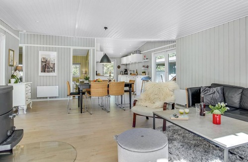 Rødhus House | Spend an unforgettable vacation with friends and family in this inviting cottage with room for 6 peo