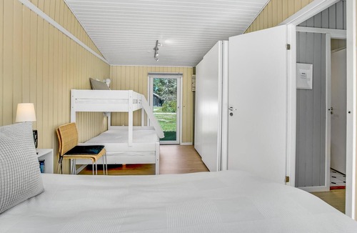 Rødhus House | Spend an unforgettable vacation with friends and family in this inviting cottage with room for 6 peo