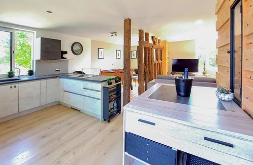 Jagée House | Spend an unforgettable vacation in this inviting vacation home with wellness.