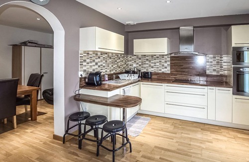 Pont-Saint-Esprit House | Spend relaxing vacations in this beautiful vacation home with many amenities.