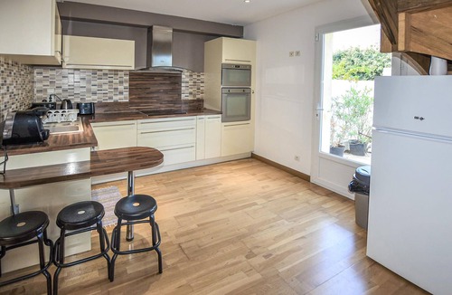 Pont-Saint-Esprit House | Spend relaxing vacations in this beautiful vacation home with many amenities.