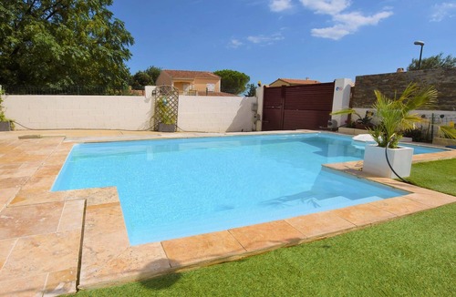 Pont-Saint-Esprit House | Spend relaxing vacations in this beautiful vacation home with many amenities.