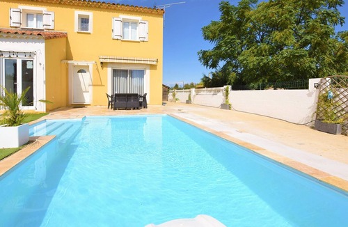Pont-Saint-Esprit House | Spend relaxing vacations in this beautiful vacation home with many amenities.