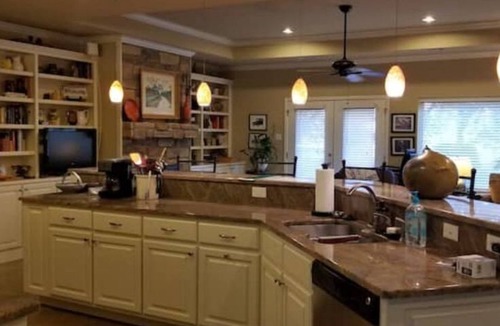 Morrilton House | Spend Spring at a Mountaintop Retreat