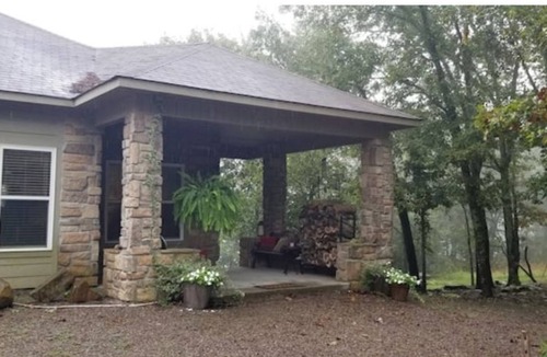 Morrilton House | Spend Spring at a Mountaintop Retreat
