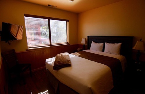 Kings Beach Resort | Spend Thanksgiving at Lake Tahoe North Shore at a Charming 2-bedroom resort