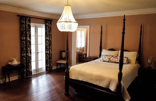 Destrehan Bed & Breakfast | Spend the night in one of the South's oldest historic homes!
