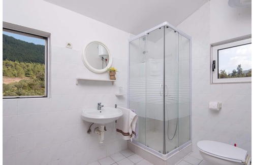 Zuljana Apartment | Spend your vacation in Zuljana in these functionally furnished apartments.