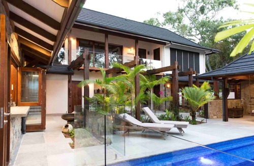 Mowbray House | Spice at Oak - Absolute beachfront with private pool