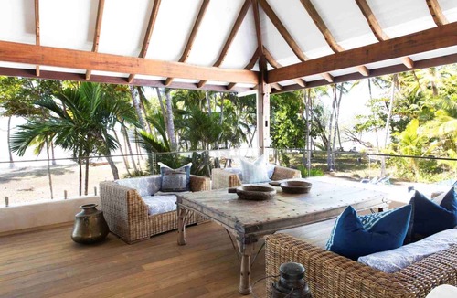 Mowbray House | Spice at Oak - Absolute beachfront with private pool