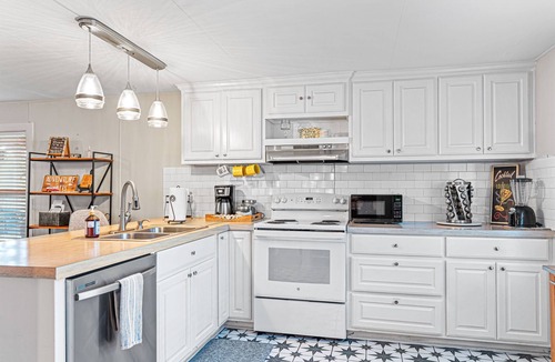 Pedernales Bend House | Spicewood, Lake Travis, Pedernales, Hot Tub, Fire Pit, Porch Swing