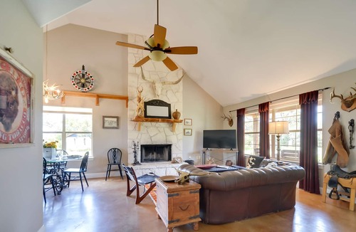 Paleface Homesteads Cabin | Spicewood Ranch Cabin w/Deck, Barn Access!