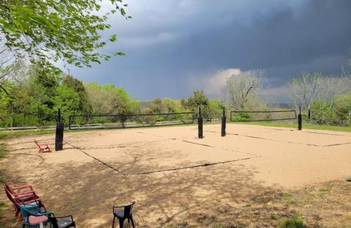 Fayetteville House | Spiker's Den-Sand Volleyball Courts-Hot Tub
