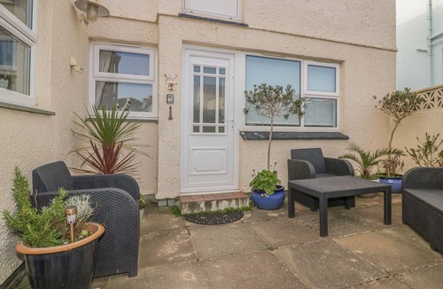 Newquay Apartment | SPINDRIFT, pet friendly, country holiday cottage in Porth