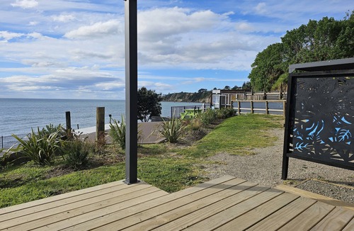 Maketu Cabin | Spinnaker Cabin, Sea Views & Pet-Friendly in Historic Maketu