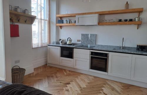 Tenby Apartment | Spinnaker - Self Catering Apartment, Tenby